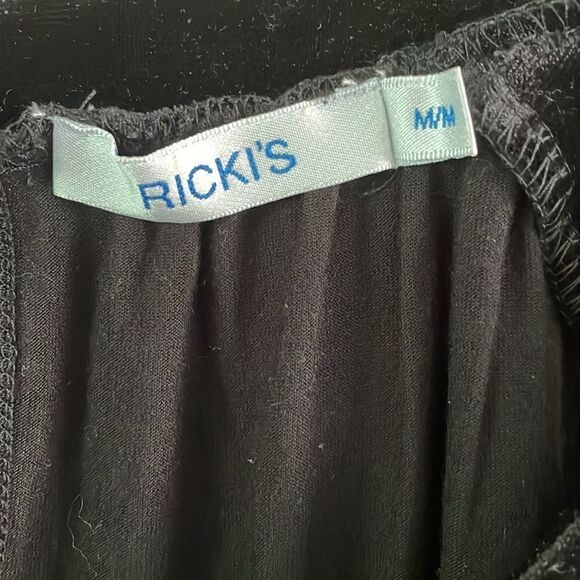 Ricki’s cut out shoulder black with floral top size medium - Picture 6 of 7